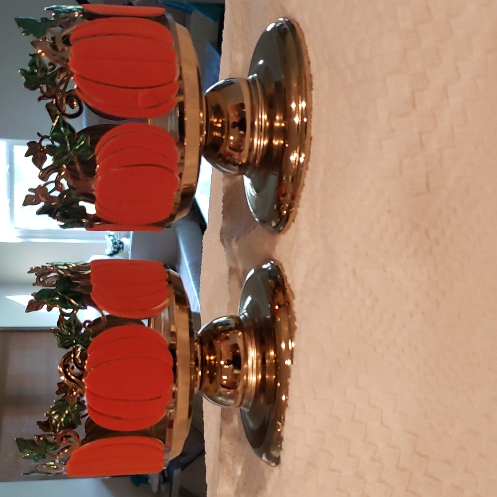 3 WICK CANDLE HOLDER